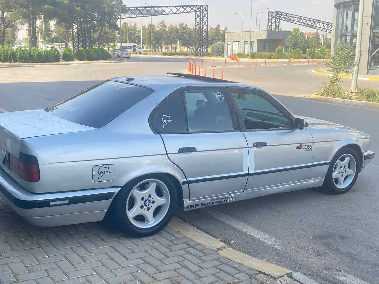 Bmw E 34
***********
***********
مەکینە ٥٢٠ کەپس
مۆدێلی ١٩٩٢
نرخەکەی ١٥ گەڵا💵💵
کتابی واجیهەی هەیە
ئەدەمێ ماڵی کەس نەبێ
پارەی کەسی تیا نەبێ
پێشو دوای کەپسە
دەعمو لێدراوی نیە
سڵاید
کارەبای زۆر مەزبوتە
گێڕو مەکینەی بەشەرتی
١٠٠ فیتەر
تەقەو ڕەقەی زۆر مەزبوتە
گێڕو مەکینەو ئەکسلی بەشەرت
گلۆپی نای گێچ
گێچی حەماوە و فڕەی کرن
تەجیلو مکەبەرەی خۆش
٤ تایەو ویلی باشی لەژێرە
لە سلێمانیم
نرخەکەی ١٥ گەڵایە
پارەی داوێکە
***********
***********
