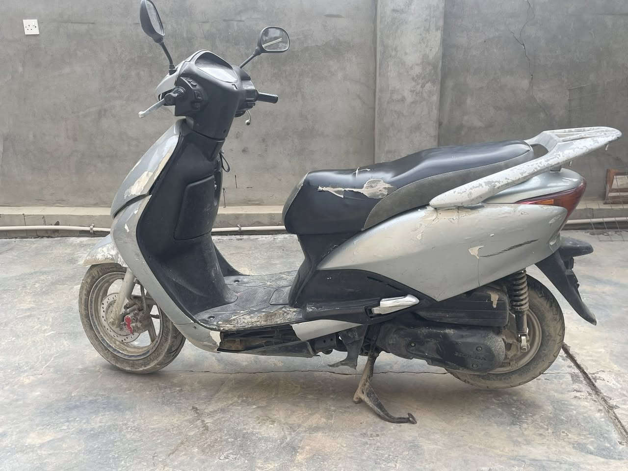 ليدي حديث للبيع الداجه مجفت كامل عايزها فقط كفر دبل جديد تايرات جدد السعر 650 وبي مجال للتواصل ***********
