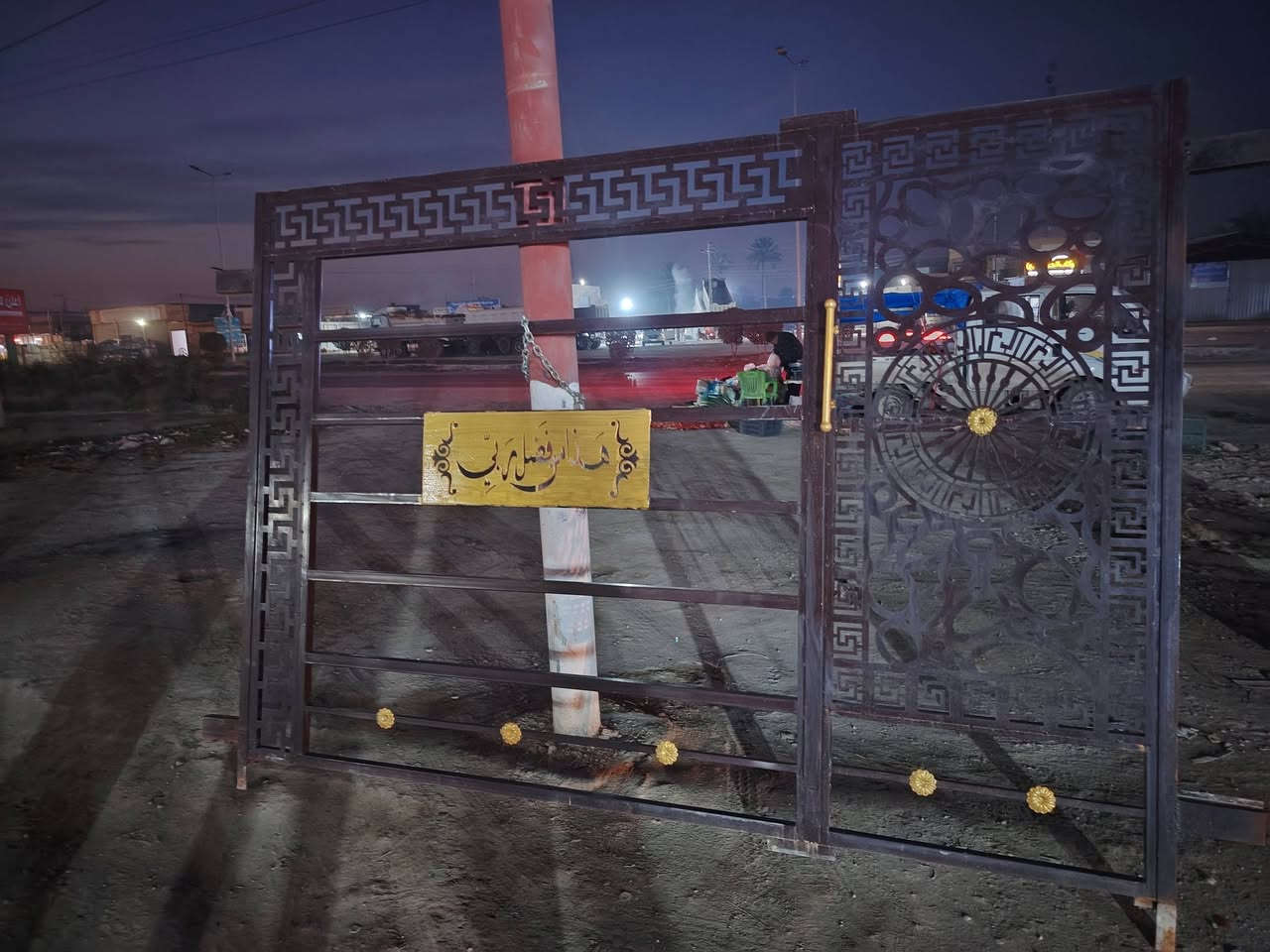 السلام عليكم باب عرض 3 م ارتفاع 2  م العنوان الدبلة مقابل مدرسة براق المصطفى للاستفسار ***********
