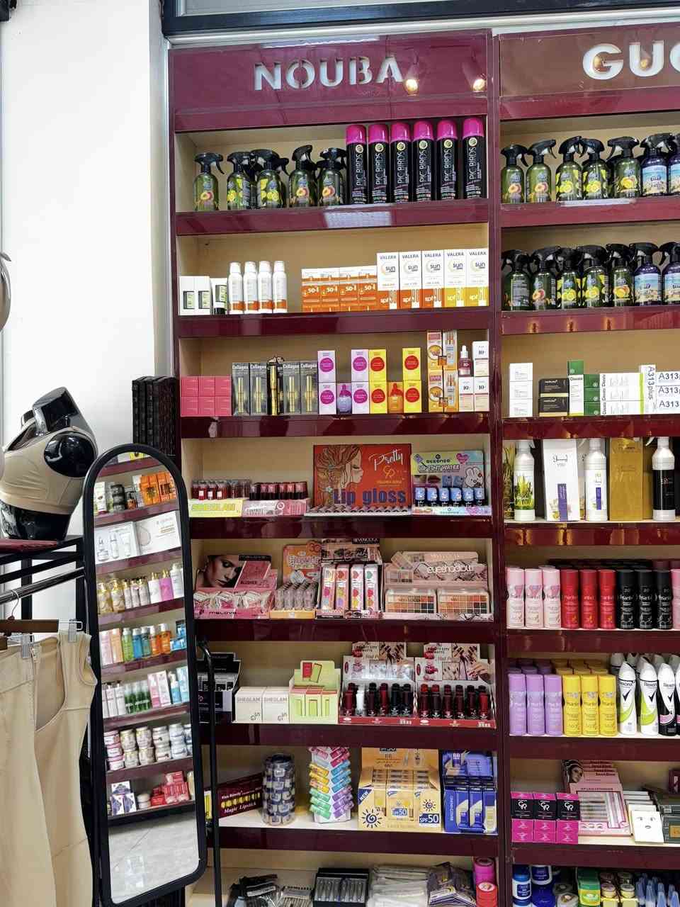 ڤاترينات مستعملة استعمال نظيف جدًا خشب مضغوط درجة اولى لوگوات حفر  7 ڤاترينات الوحدة ب80  
الطول 2.50
العرض 1.00
النزال25
بغداد 
للاستفسار ***********
