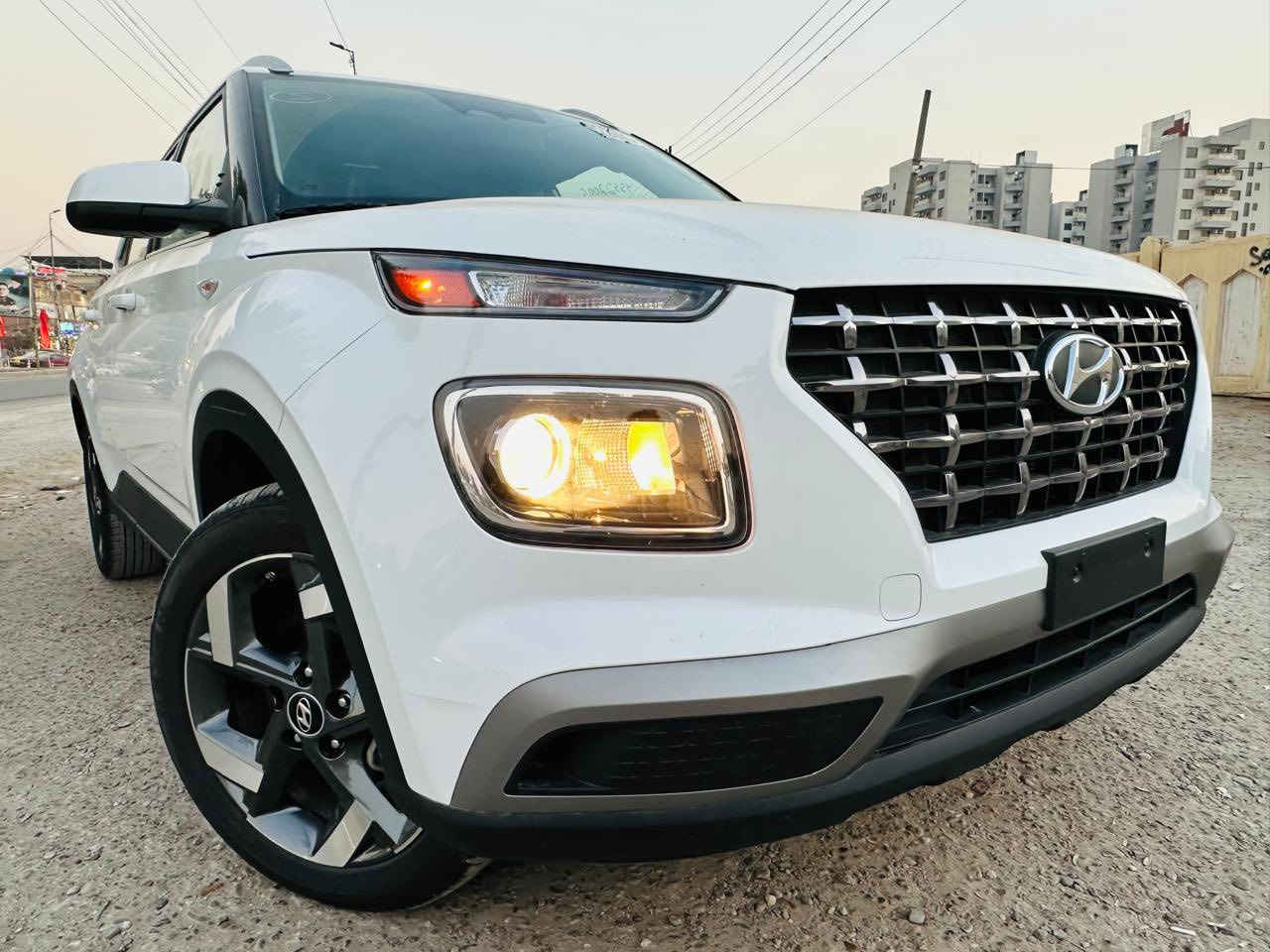 السلام عليكم فينو للبيع 
مديل : 2024
ماشيه :3000 mi
حجم المحرك : 1600 دبل نوزل 
مواصفات : فول الفول 1/1
حادث موضح بالصور مكفوله من الدواخل لا لغد ولا شاصي ايرباك برده فقط حادثها جدآ بسيط  .
 للاستفسار ***********
