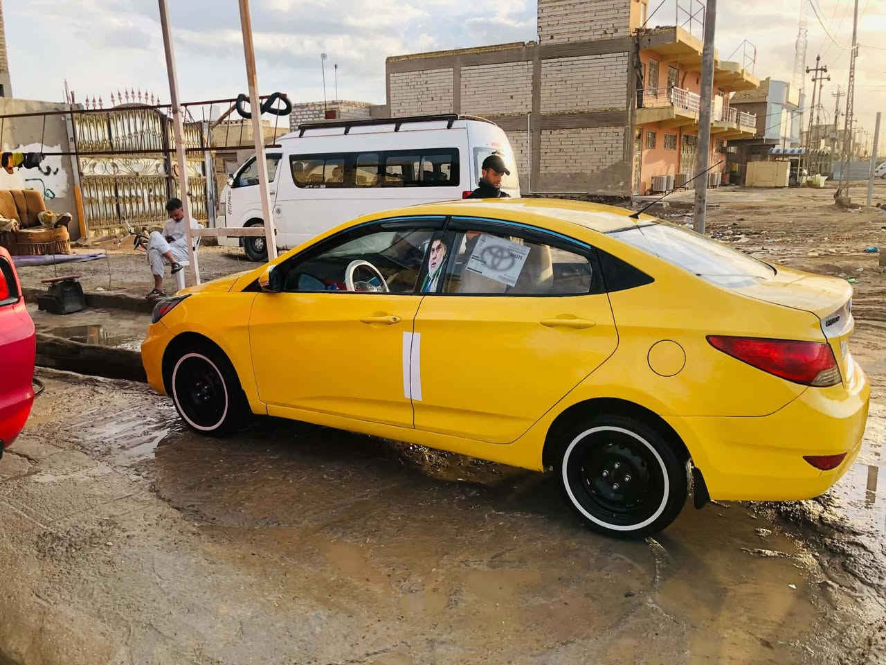 السلام عليكم اكسنت ٢٠١٣ بيه طخه بسيطه بل الخلف والباقي مكفول السياره حلوه بيه نواقص بسيطه السعر ٧٣ وبيه مجال ***********
