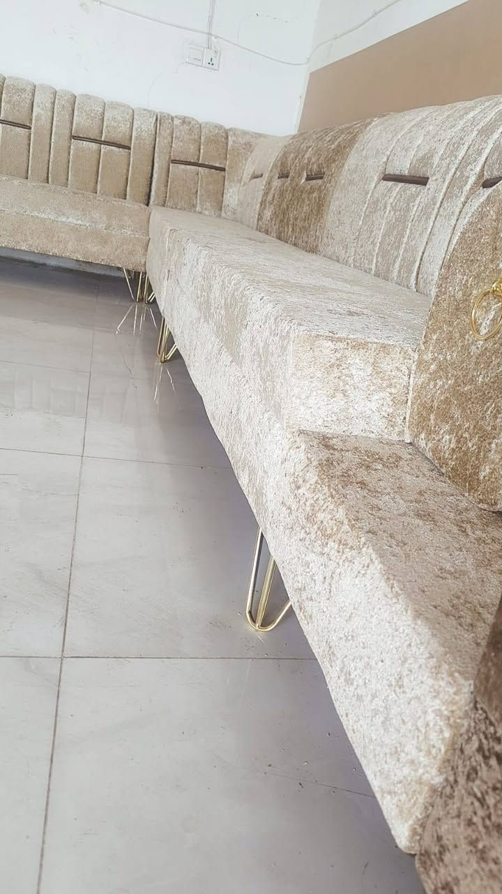 اسلام عليكم شباب عندي 4دواوين جديد غير مستعمل 11مقعد سبعه متر بلوك اسود صندوك بلاويد سفنج7سم مميز اول رجل حديد شقل درجه اوله الي يخدمنه ع باب الله يراسل او يتصل سعر المفرد 330 
*********** البصرة, العراق
