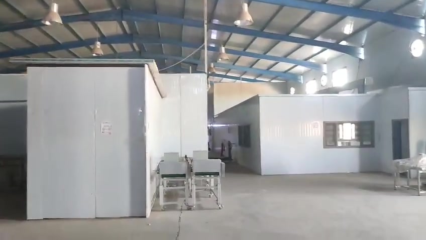 مساحة الاض١٨ دونم 
 طابو زراعي 
مساحة  جملون المجزره ٢٥٠٠ ،،،،،،،،،،،..........،،،،،،،،، 
جملون معمل مخلفات المجزره ١٣٠٠ الموجد في المساحه المذكوره 
مجزره صيني درجه اولا مجمدات صعق عدد ٤ كل واحده مساحته ١٠ في ٧ 
مجمدات خزن ٣ مساحة مختلفه  الكبيره ٣٠ ×١٠ 
والوسط عدد ٢. 
١٠ ×١٠
محطة ماء تصفيه  سعة ٢٠٠ الف لتر
مولدات عدد ٢ كل واحده ٥٠٠٠لف امبير .. واحده ٥٠٠  كيفي 
محوله كهرباء ٥٠٠٠ الف امبير 
رافعه شوكيه 
براد كيا عدد ٢ 
دونم من ضمن الارض مشيد عليه جملون مع اداره مع مخزن قديم  
المجزره مسيجه بالكامل دنك كونكريت وبلوك 
طاقة المجزره ٣٠٠٠ الدجاجه بالساعه
متوفر ماء اساله وماء شط
الديوانيه السنيه عاى الشارع العام للاستفسار الاتصال عاى الرقم ***********
