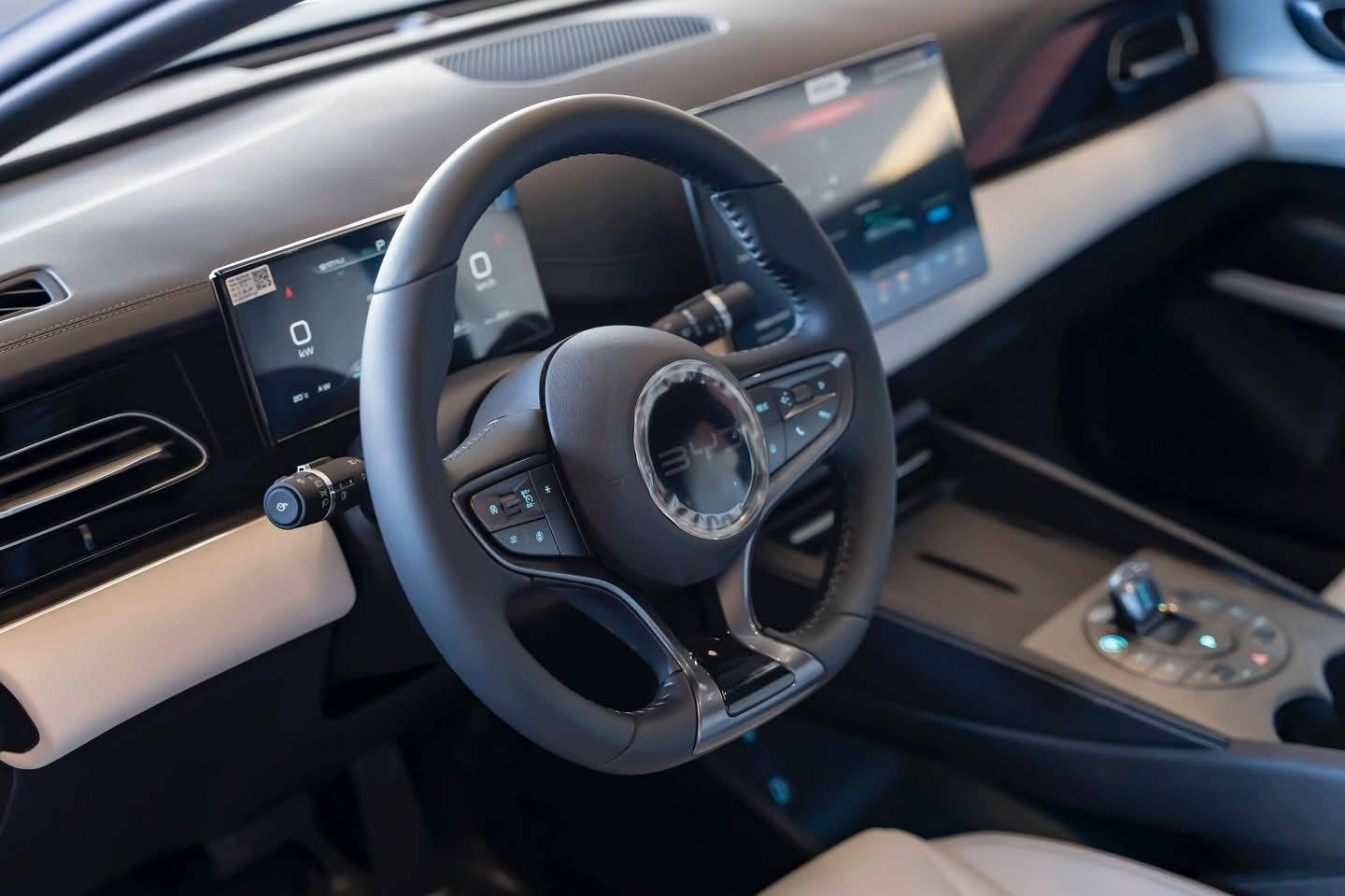 BYD SEL 06
BYD QIN PLUS 2025.    000km
پاتری. 120🔋
سپی ناوزەرد
چارجی شەحن
گاعی بیلدی 
🔴گونجاوترین نرخ 🔴
***********📞
