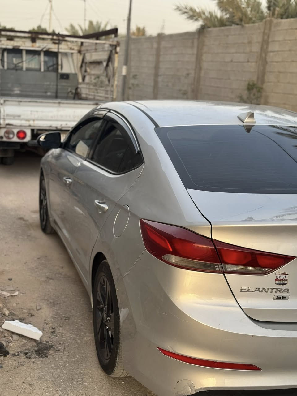 سلام عليكم النتر 17 حادثه بنيد وجاملغ وهنا بيه قطعتين يعني بيه 4 قطع مكينه كير حداديه كله جديد ترايه وين مايعجبك مكاني كربلاء لسعر 105 اتصال ***********
