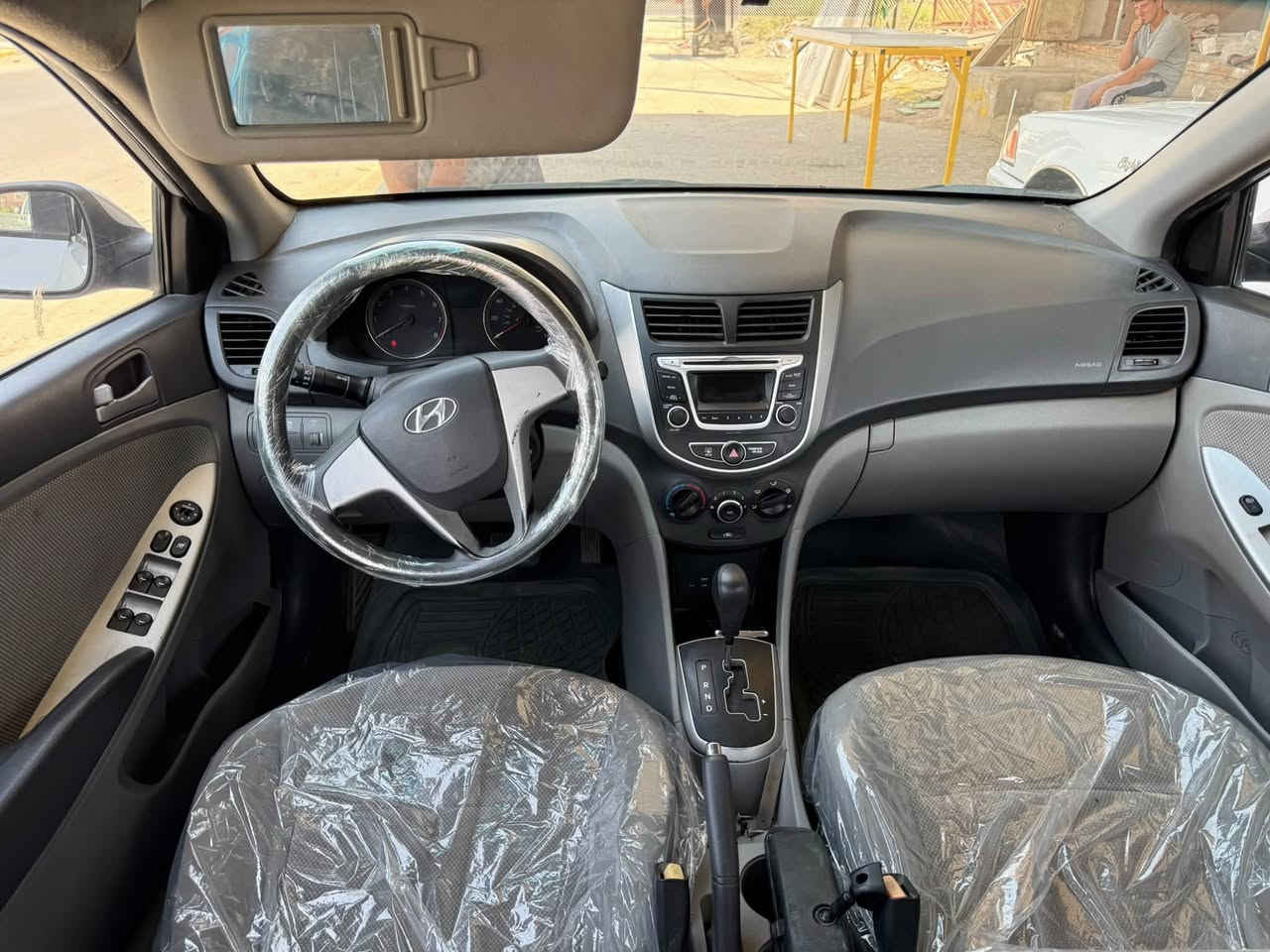 هونداي اكسنت ٢٠١٥دخول جديد سياره جديده معنه كلمه جاهزه محرك 1600محرك كير حداده تبريد كوله بشرط السعر ٤٠ مكان نجف للستفسار***********
