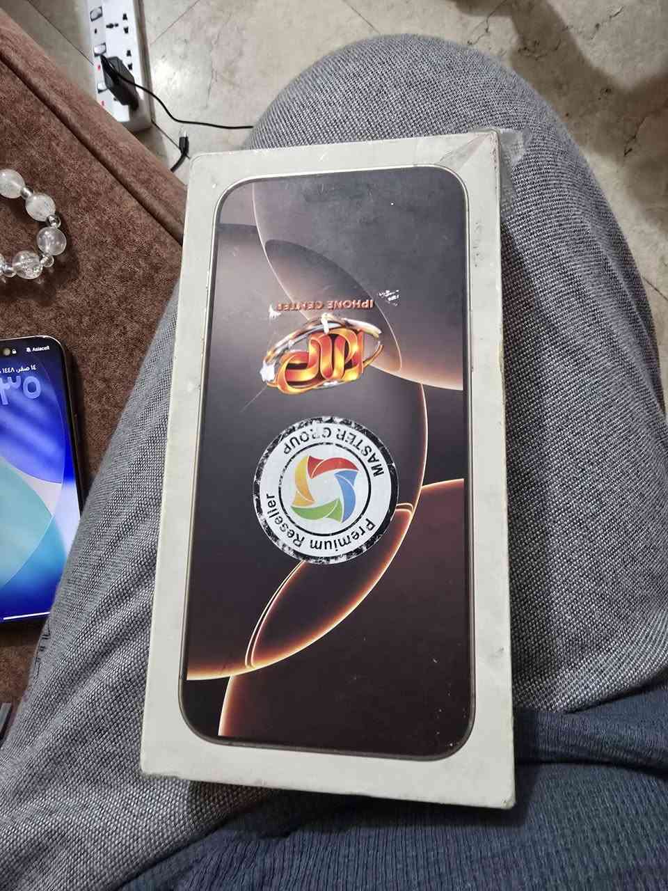 عرض للبيع ايفون16برو ماكس ضمان ماستر مبدل شاشة تجارية نوع زينة مستخدم سنة لون تيتانيوم صحراوي ذاكرة ٢٥٦ مبدل شاشة الباقي كلشي مابي من شخط ضهر ولا شي بس شاشة عنواني بغداد الغزلية رقم هاتف *********** رقم الهاتف 
***********
الجهاز مع كارتونة وة كفرة شاحنتة كامل ملحقاتة
