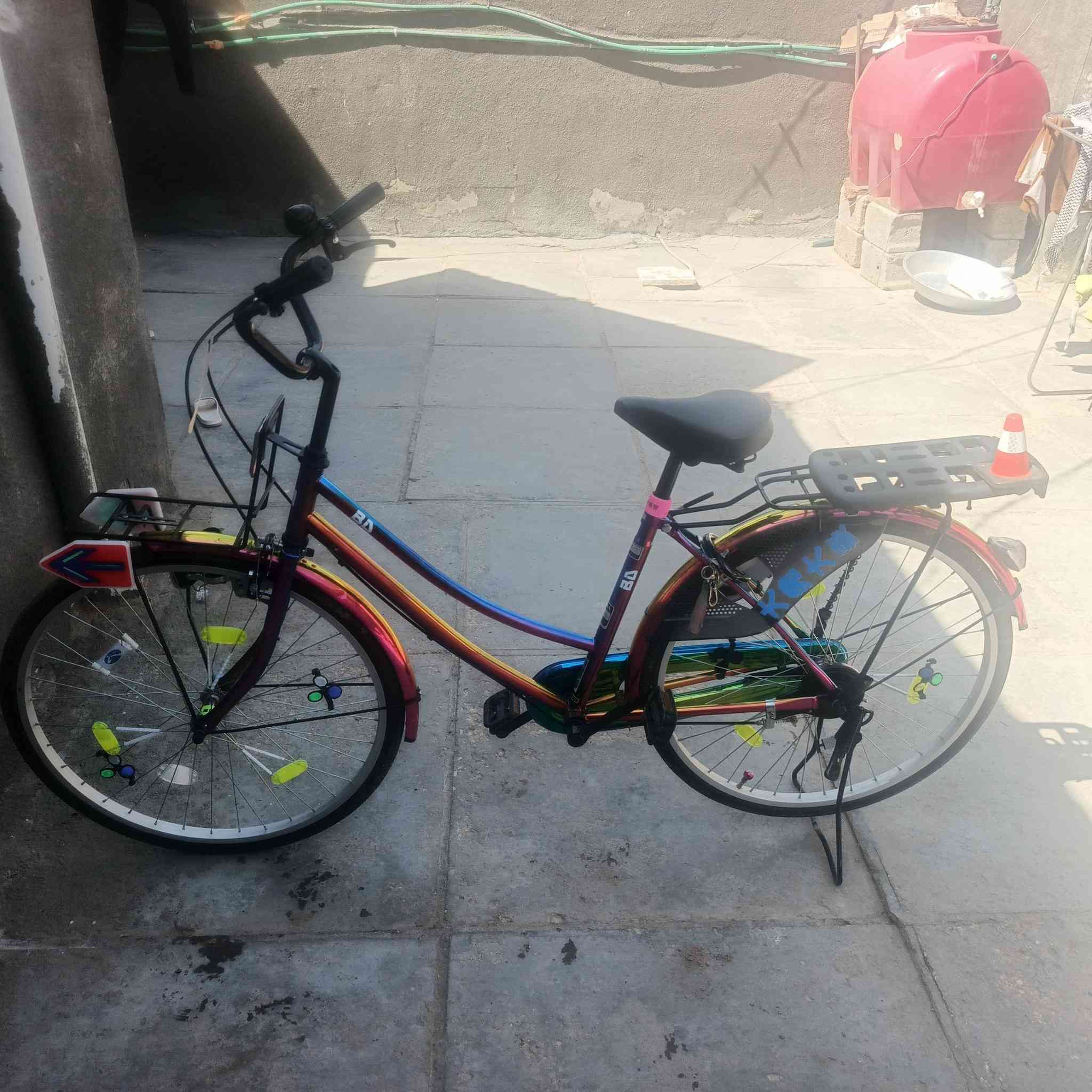 السلام عليكم هذا البايسكل للبيع وجديد بس التصوير ضالمه والسعر 190وبي مجال للشراي ***********
