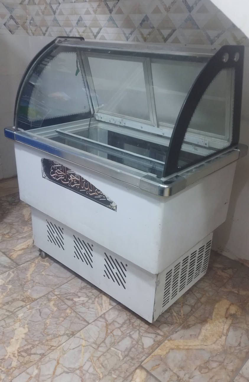 عارضة مقبلات نظيفة...
بلادية مداخلة تصليح 
ب ٢٠٠  الف
عارضة عمودية صغيرة
شغالة عل الفحص...
شرط تبريدها فووول 
ب ١٢٥  الف
بغداد الشعب ***********
الشراي يتصل واتساب او رصيد
