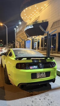 للبيع موستنك 2013 ضربته من امريكا جاملغين ودعاميه كبس سياره لون اسود م...