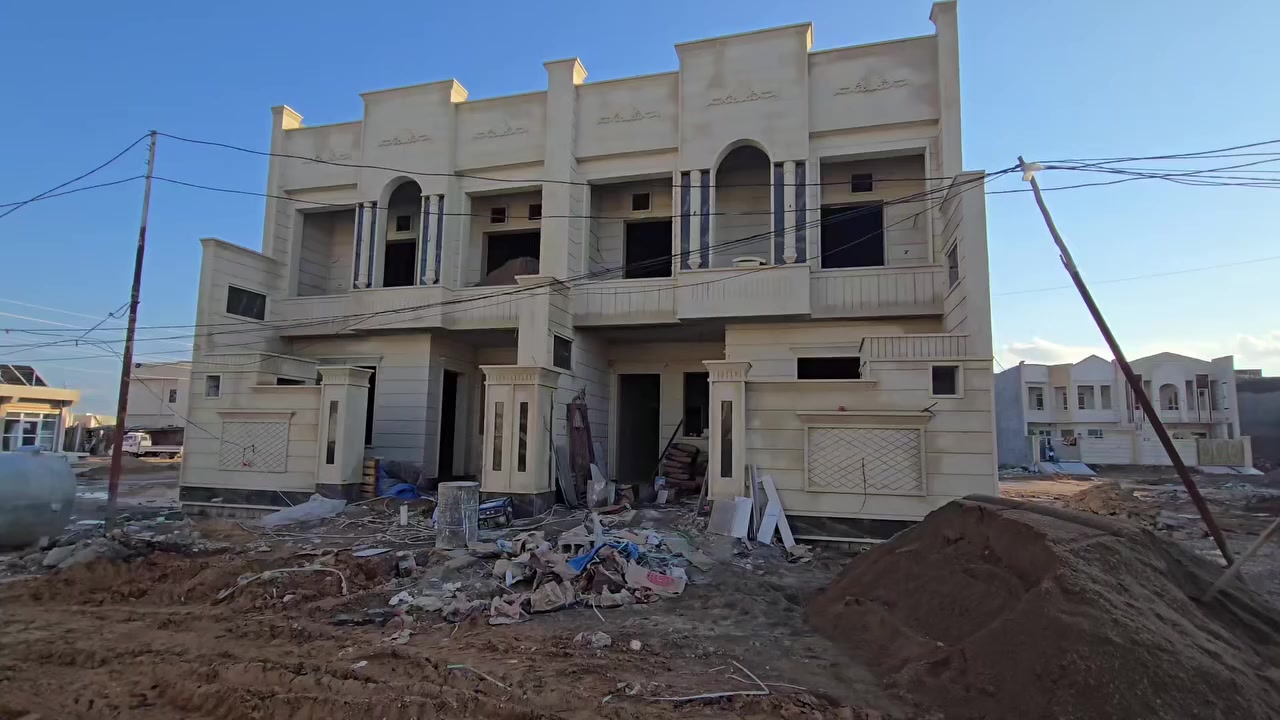 دار تون عدد ٢ للبيع قيد الانشاء بناء حديث صفر تكريت ديوم حي التصنيع بظهر علوة السمك وشارع ٦٠ جنب الركن يتكون كل دار من ٤ غرف نوم مع صالات ٢ مطبخ استقبال صحيات ٣ حوش مناور  من داخل سحب نقش مغربي بناء على ايد صاحبهن 
للاستفسار 
***********
***********
بشار الكميت للعقار الديوم
