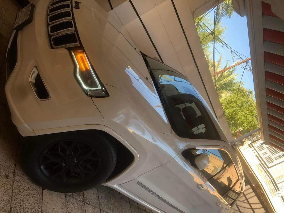 جيب شيروكي 2012امريكي محدثة ١٩ مكفوله من الحادث ومبدل دعاميات والجامرلغ لغرض التحديث سيارة جديده من كلشي كير محرك صدر كله مكفول رقم بغداد دولي والسياره بسمي تحويل مباشر مكانها ديالى السعر١٧٥وبيها مجال بسيط 
***********
