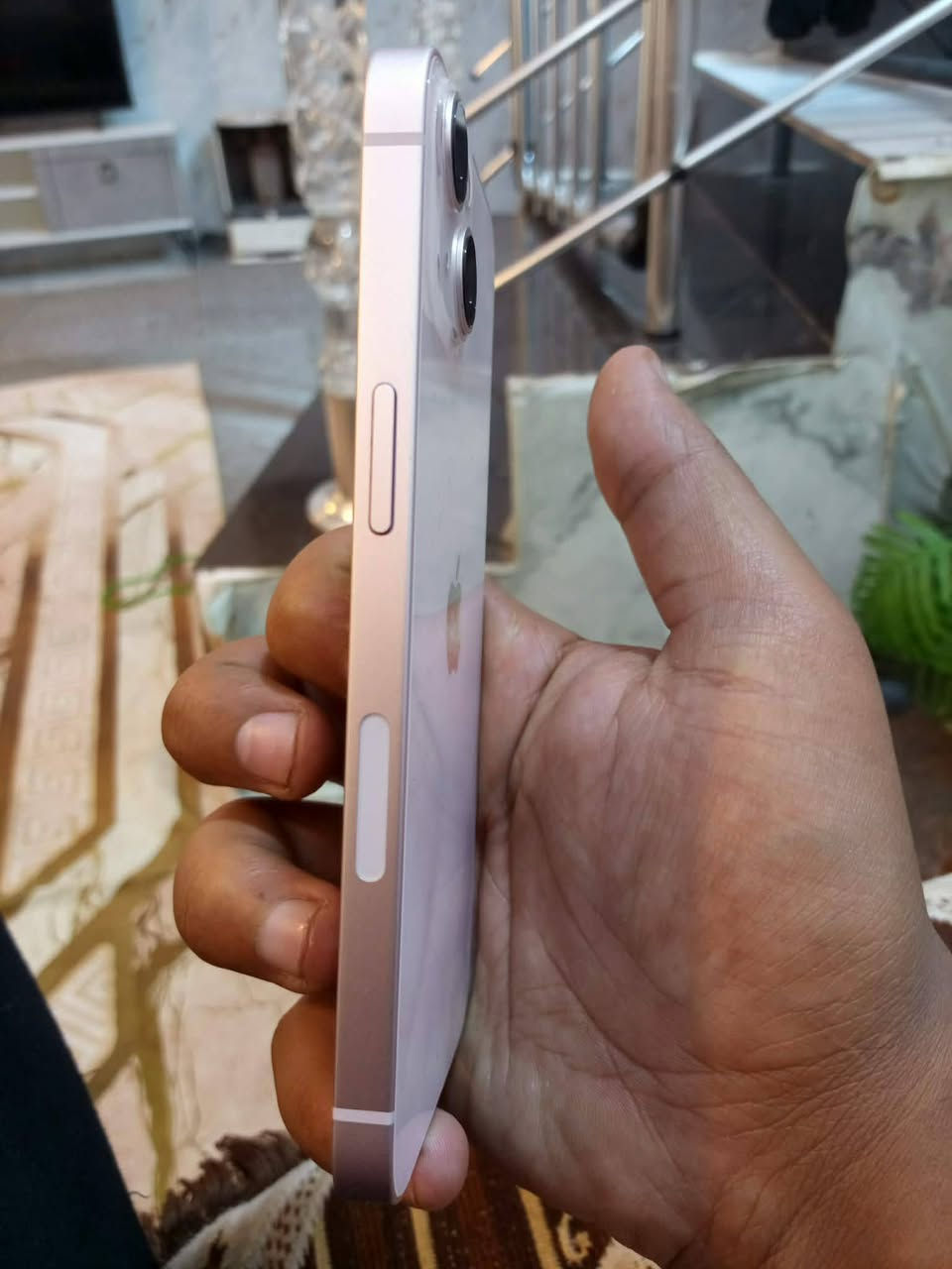 سلام عليكم للبيع ١٣ عادي لون وردي جهاز بوك وممفتوح ذاكره ١٢٨ أمريكي جهاز جديد والله نموذج m بي بس هذا الفطر الصغير بشاشه وكع مني مكفول من الفتح بطاريه ٩٣ رقمي ***********
