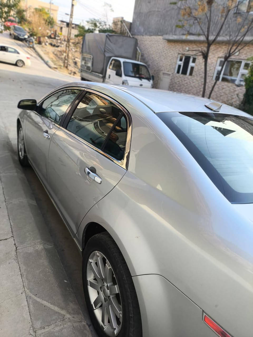 للبيع ماليبو موديل2012خليجي مكينه2400 كير ومكينه مكفولات دون صبق وبدون تبديل بيهه بس باردجاهزه من كلشي سياره بسمي رقم شمالي سنويه وهزه جديده2029تنتهي مصفره من غرامات سياره حلوه وجديده مال بيت استخدام شخصي لتواصل على رقم موبايل *********** غير متواجد على الفيس اني مكلف بنشر
السعر ١٠٧ وبيه مجال بسيط حك جيه
