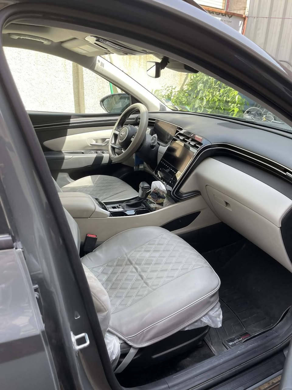 سلام عليكم للبيع توسان موديل 2024 فول مواصفات
1-فتحه بلقماره

2-مقاعد اثنين كهرباء 

3-كامره خلفي +لايتات زنون 

4-اشارات ترحيب 

5-شاشه كبيره 

6-رادار خلفي +جانبي +امامي

7-ماشيه 20km

8- تبريد خلفي اون لاين شحن

9-دخول ذكي +بصمه تشغيل

10-تحكمات ستيرن صفحتين 
السياره مال بيت بسمي 
بغداد الكريعات 
الاتصال ***********
