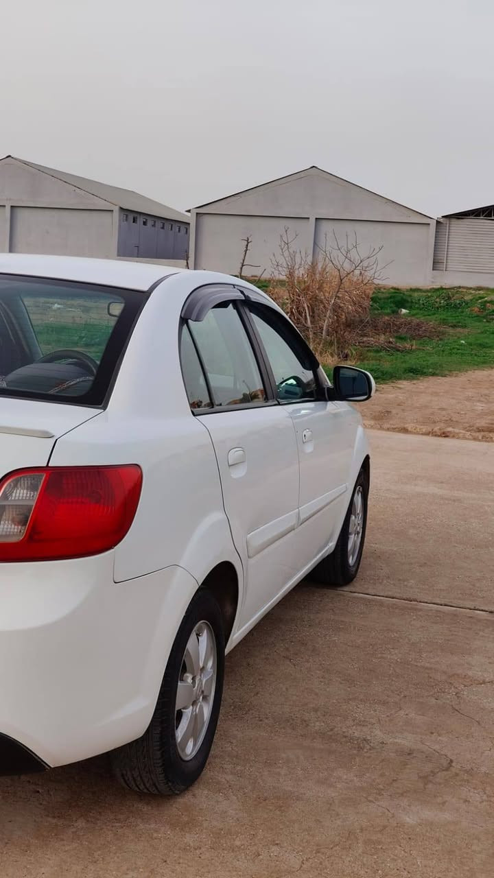 كيا ريو موديل 11
رقم نينوى مسطرة 
سنوية ب اسمي 2030
محرك 14 كير عادي
تدفأه وتبريد شغال 
بدون ضرر بدون صبغ
شرط الوكالة وتحويل 
السعر 98 وبي مجال 
التواصل:
*********** 
***********
