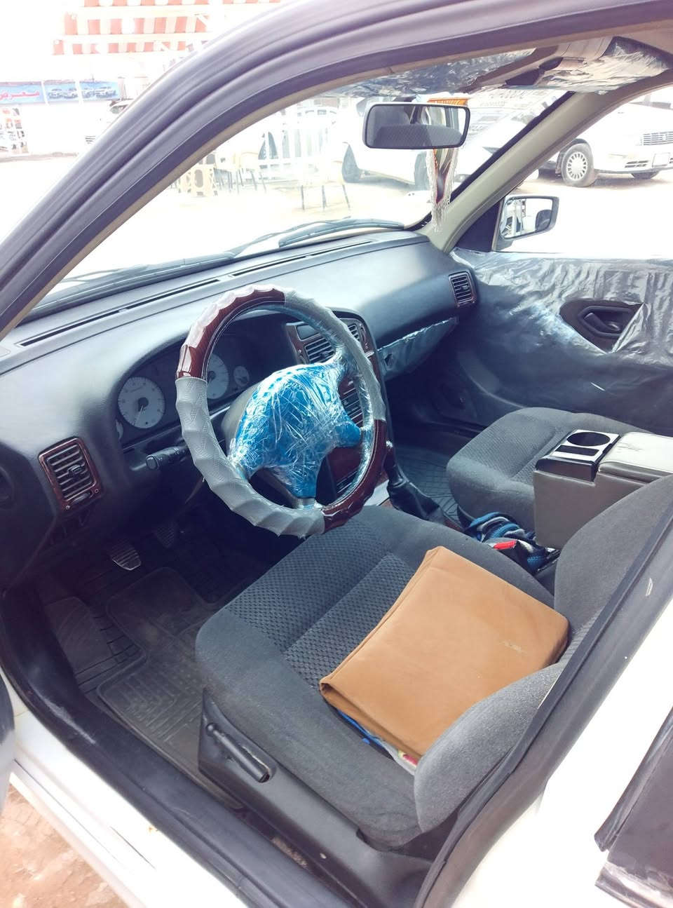 سلام عليكم عندي بيجو باص للبيع او مراوس 2014 مكفوله مكينه وكير مكفول حداديه خير من الله احلا من صور سعره 57 وبيه مجال للشراي مكاني نجف شارع المطار ***********
