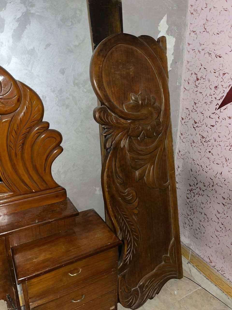 غرفة نوم للبيع السعر 300قفل للتواصل واتساب ***********
