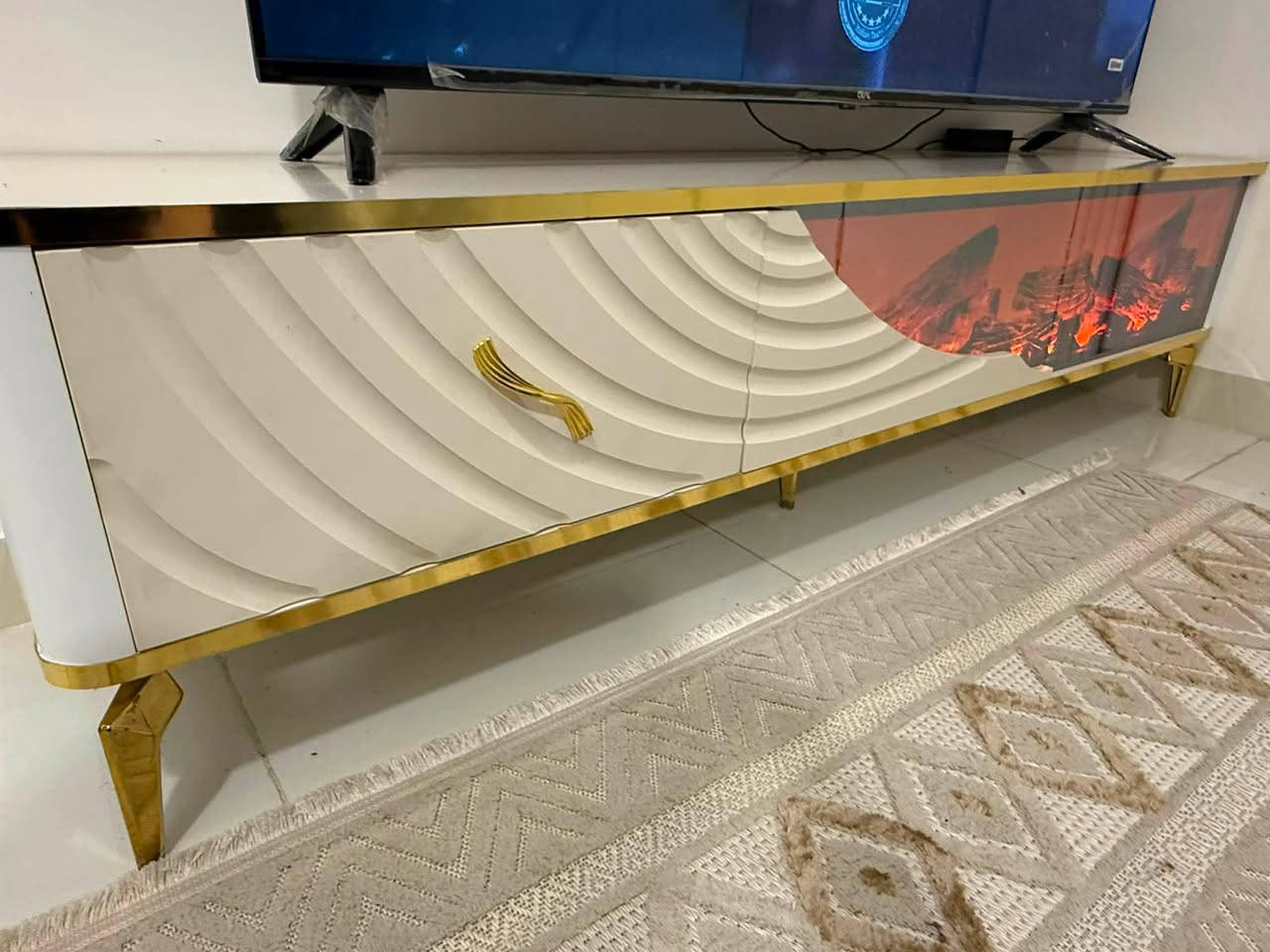 معرض شاشه ثقيل جدا قياس مترين وعرض ٤٠ سم بي أناره ومنظر استعمال قليل جدا ي ضرر مابي ٢٠٠ الف سعره مأخذي ب٣٠٠ دولار


**إذا كنت صاحب هذا الإعلان وتريد حذفه لأي سبب، رجاءا أرسل رسالة إلى الدعم الفني**