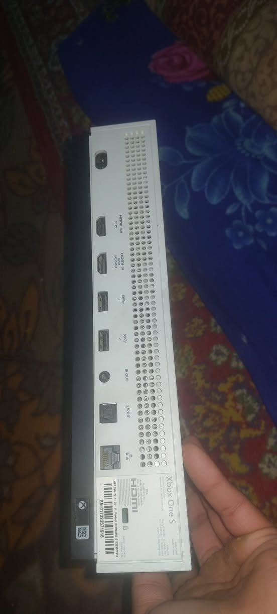 سلام عليكم من رخصة الادمن عندي اكس بوكس ون اس ذاكره 1 تيرا نضيف كلش وياه جوستك واحد رايده130 وبيه مجال الي يريده يتصل او يراسلني وتساب *********** واني خادم
