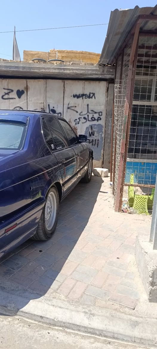 السلام عليكم شباب
بيام ٧٣٥ اصل محرك ٣٥٠٠ موديل ١٩٩١
گير عادي  رقم بابل دولي ب أسمي 
المحرك شاده حاويه وكسر عندي جاكوج  مال كام شفت ابيع عل وضعها شباب 
كير جديد شرط حاويه حداديه اماميه خلفيه جديده تخم تاير شاده قبل شهر 
تبريد خير من الله ❄
مراوح كهربائية شادلها حماوه انساها
مصبوغة عام السياره وبيها طخه باب السايق مكحلها بس جوه المرايه
فتحه شغاله ٣ طگات مري كهربائي شغاله كهربائيات السياره كلها شغاله عل بلاد
مكان السياره كربلاء الهندية السعر ٣٥ وبيها مجال حگ الجيه 
***********
