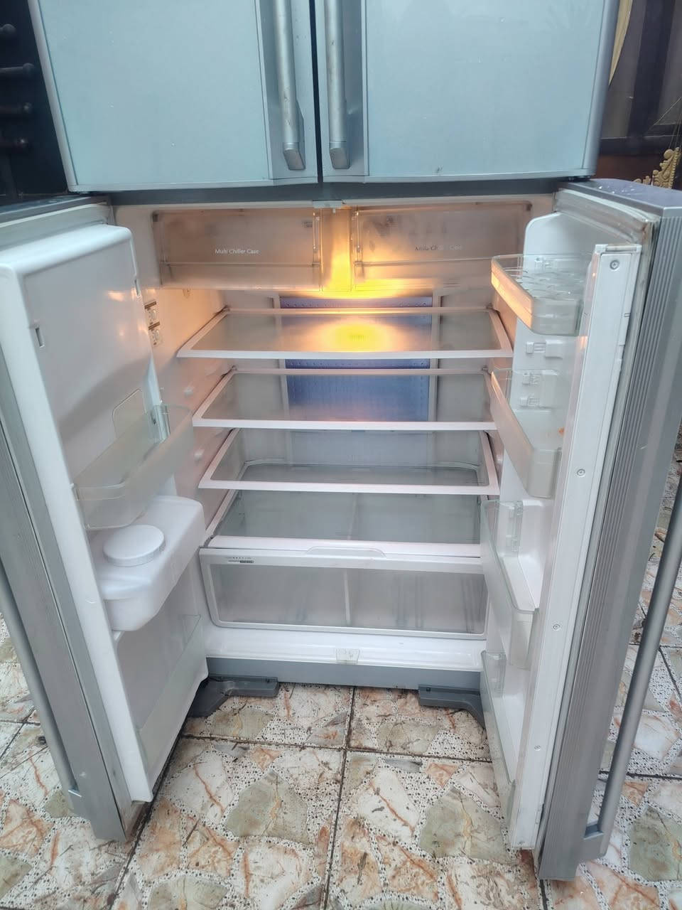 سلام عليكم ثلاجه وبراد ماركه هيتاشي فول نضافه السعر ٣٥٠ مكاني بغداد المشتل ***********
