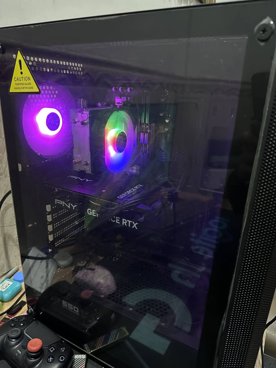 تجميعة للبيع توصيل موجود مليون و100 الف 

RTX 4060 PNY 8G
Intel I5 12400F
Board B760 DDR5 
DDR5 8X2 16G 5600HZ 
Power Suplay 650Wat 
M.2 TeeamGroup 1T 
Case Onda Black +4Fans 
Cooler 120MM 

للتواصل خاص او ع رقم 
***********
