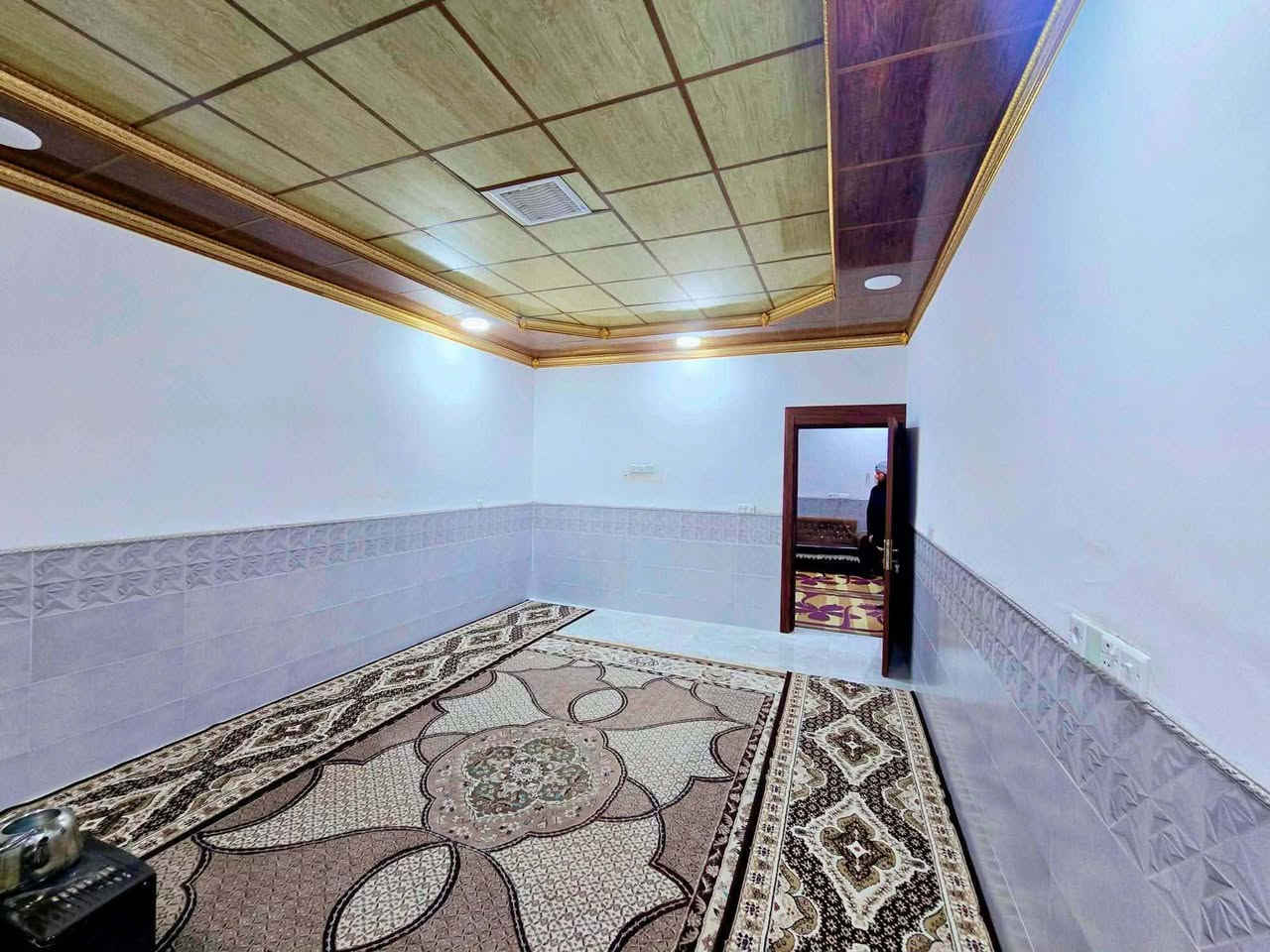السلام عليكم 
دار للبيع طابقين المساحة (250م) الطابق الاول يحتوي على كراج ومحل واستقبال وهول ومطبخ وغرفتين نوم والطابق الثاني يحتوي على ثلاث غرف نوم وصحيات ويحتوي على نظام الدكت (تبريد مركزي) ونظام كاميرات نوع الدار (طابو صرف)
الاستفسار الاتصال على الرقم/***********
