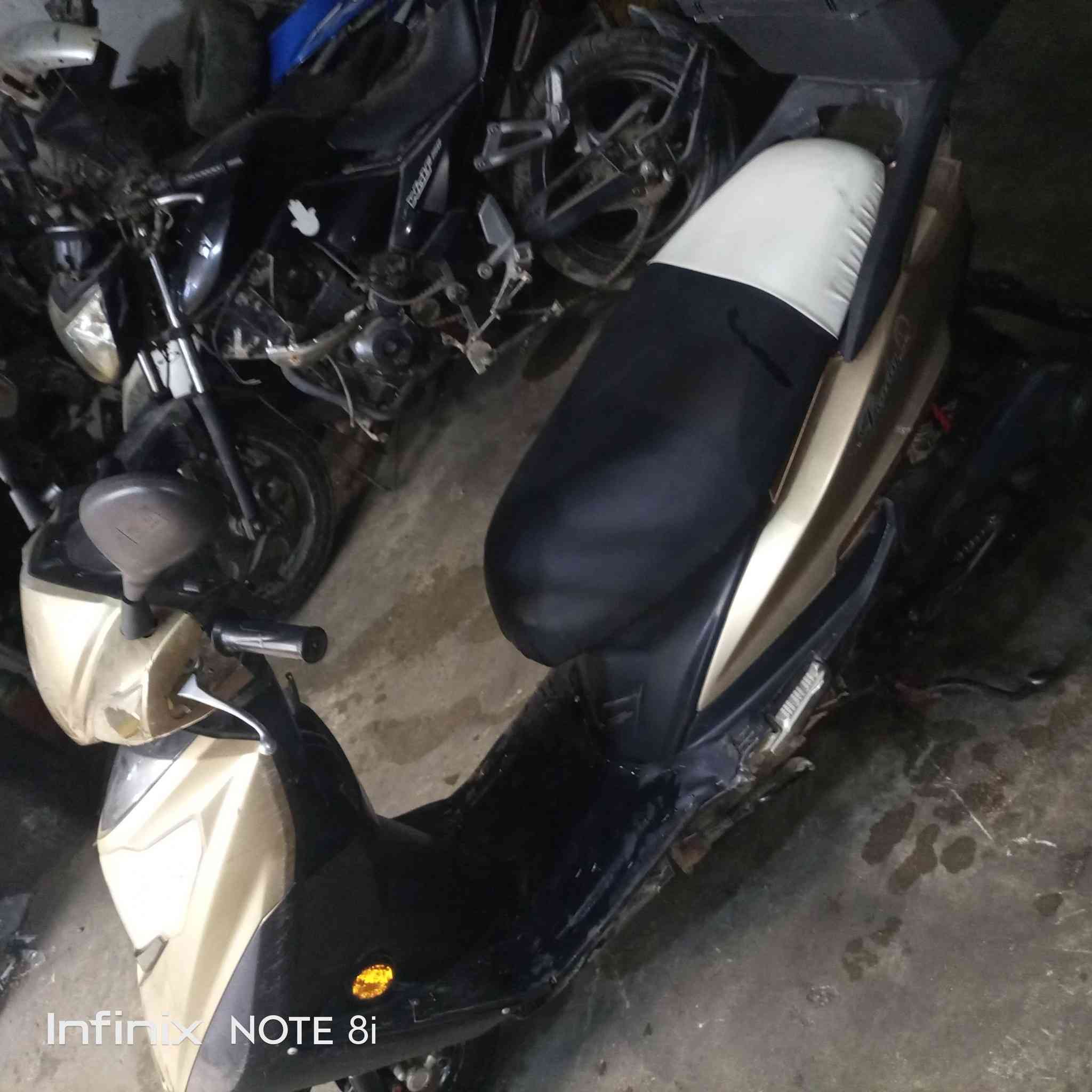 السلام عليكم ماطور هاوجي للبيع شغال صلف أو هندر او كهربائيات كله شغال ماطور نضيف جدا
مكينه فول 
السعر 450  اوبي مجال للشراي
مكان الرمادي
الاستفسار ***********او خاص
