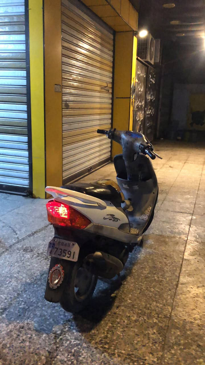 سلام عليكم
ماكس منغولي للبيع 

موديل 2003

بوشه 55 

صالنصه fm شرط المسبه 😂

بكلايت اربعه ولف 

كفرات مبدلهن جديد قديمات موجوده تاخذهن ويه الدراجه 

دراجه ملاح بلادي 

شلعه معدل ما تنلحك 

كهربائيات كلها شغاله 

نكره سلف 

هورن شغال

اشاير 

لايت زنون 

بريكات زينات 

هندر جديد 

باتري جديد 

دهن جديد 

تايرات زينه 

نقصها بس ( ستاند صفح و غلاف مال طين الي يصير فوك التاير و الكيجات نقصهن بس قمجي سعره ب3 الاف) 

مكاني بغداد الدوره 

السعر 400 الف وبيها مجال للشراي 

رقم الهاتف (***********)
متواجد واتساب
(***********)
