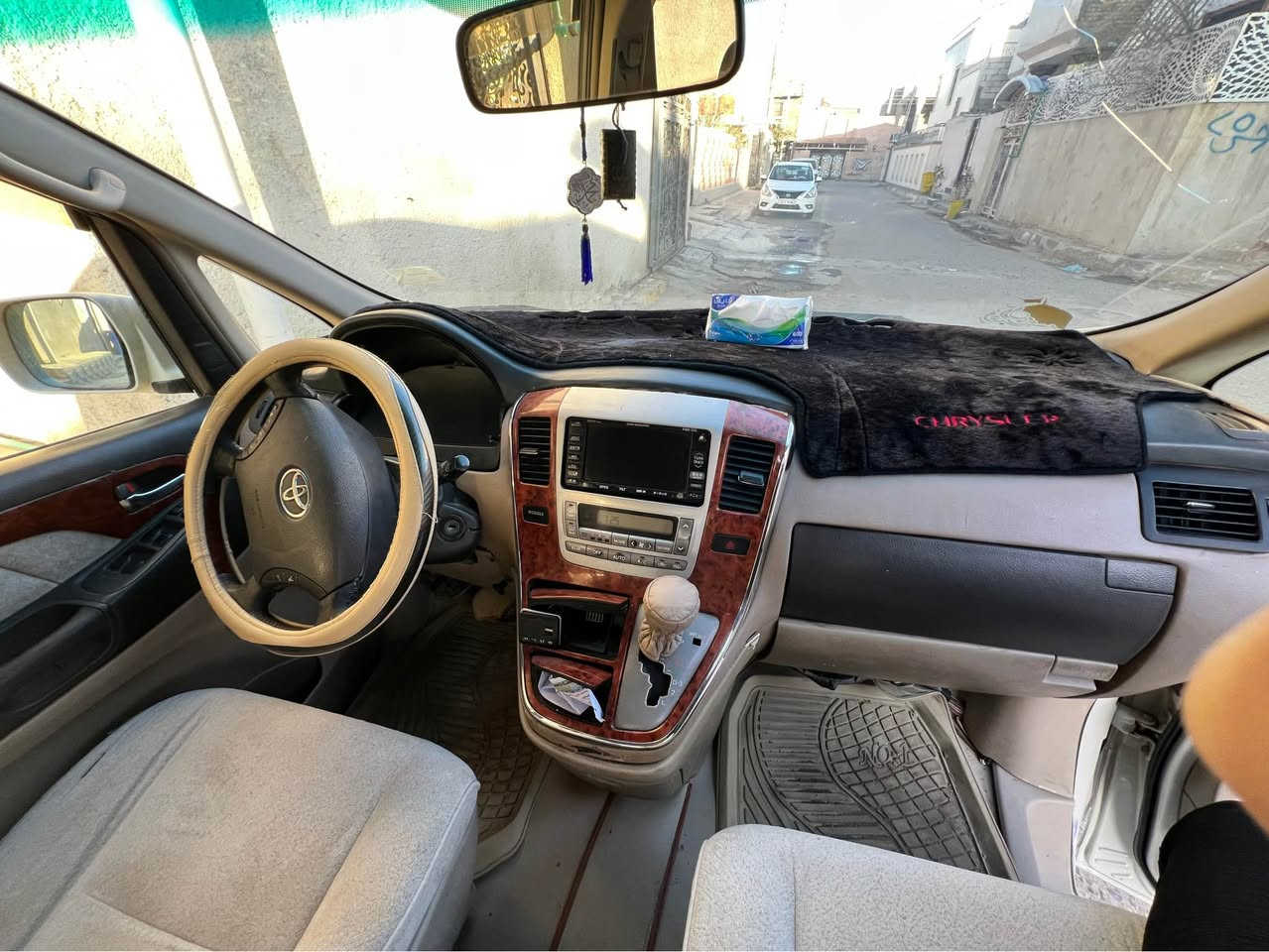 تويوتا الفاراد 
موديل 2003 سيارة اصولية سنوية و السيارة باسمي
لون ابيض داخل شامواه 
گير اوتوماتيك 
باب سحب شفط
محرك 6 سلندر حجم 3600
7 راكب 
كامرة امامية و كامرة خلفية
تجي فول مواصفات 
السعر 125 ورقة
مكاني البصرة الكندي خلف حسينية سيد صدام
تواصل على هذا الرقم *********** البصرة, العراق
