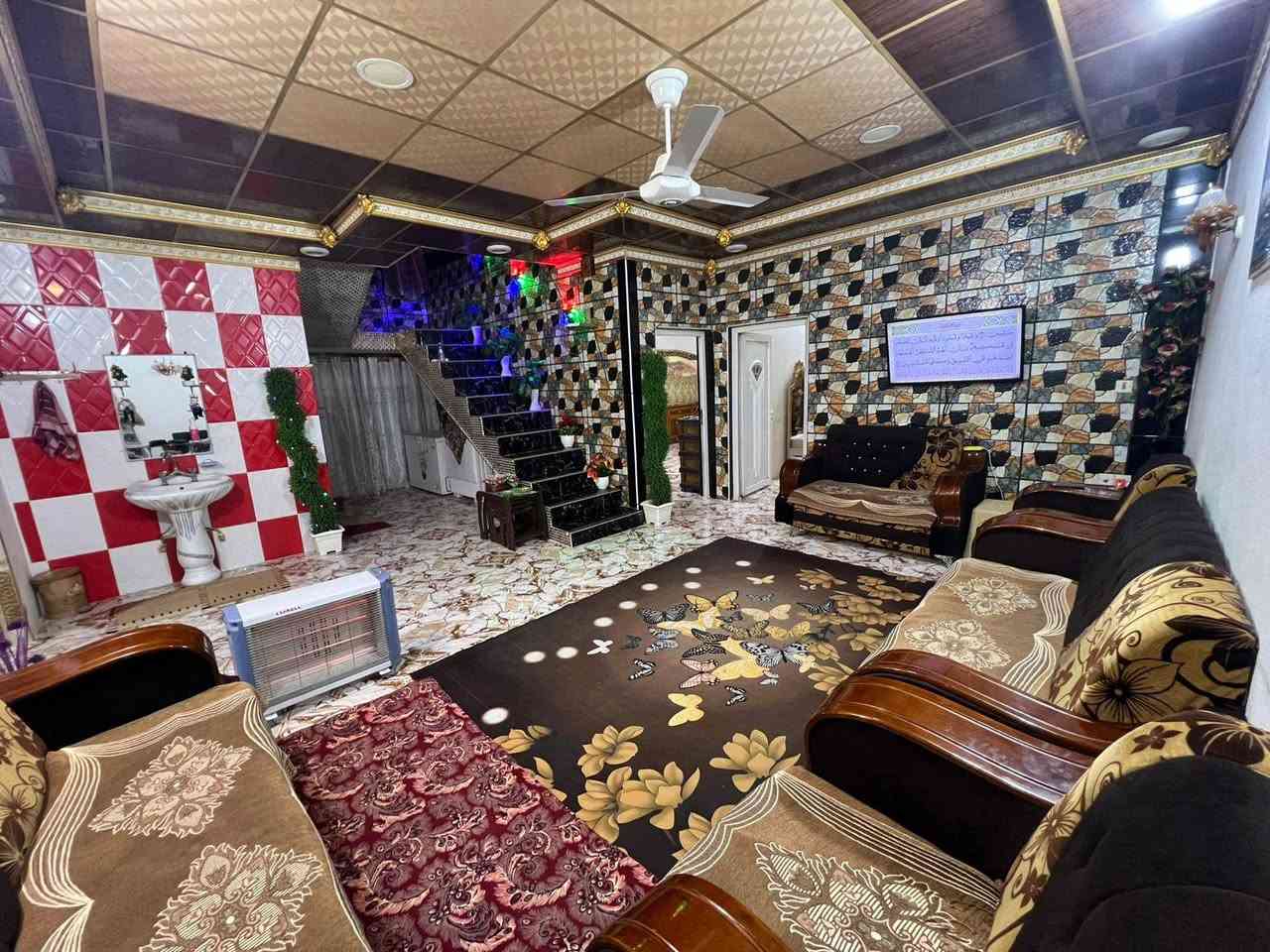 بسم الله الرحمن الرحيم  / دار للبيع  ديالى بعقوبه قريه  الحديد دربونه العبيد 
مساحه 575 متر  طابو زراعي  سند 25 يحتوي على غرفتين نوم  استقبال  صاله ومطبخ صحيات داخليه وخارجيه سعر على  الخاص رقم الهاتف ***********
