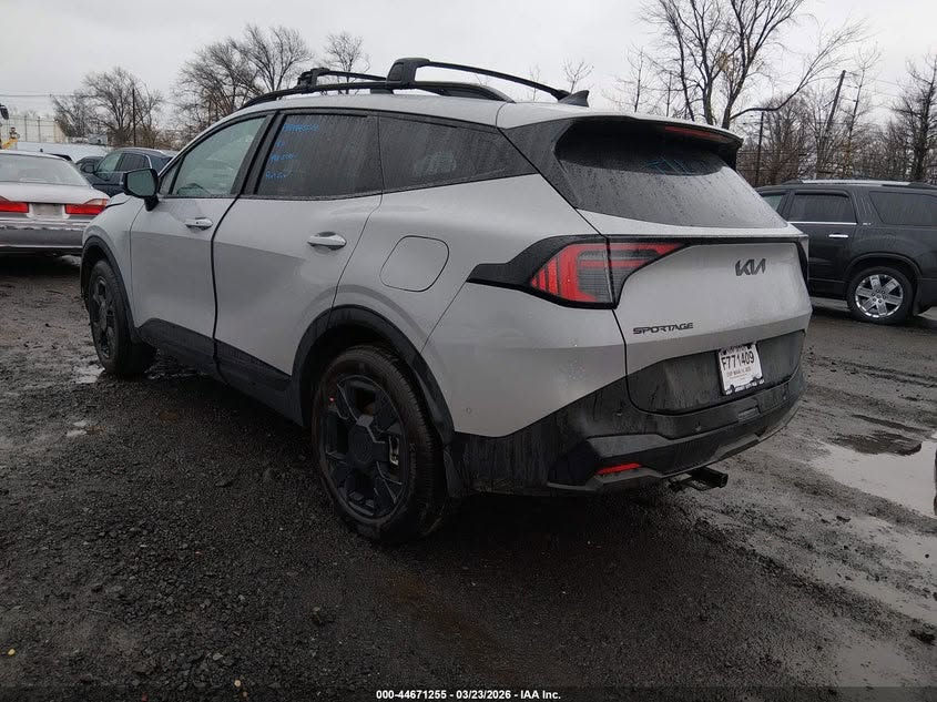 السلام عليكم للبيع 
2026 KIA SPORTAGE X-LINE
شكل جديد كامرات فول مواصفات كامرات ماشيه 1000 بحاله الوكاله 
داخل لون مميز لون جديد 
موعد الوصول شهرين 
سعر واصل العقبه 185
واصل ميرسين اربيل 175
ترهم كتاب شهداء
للاتصال ***********
