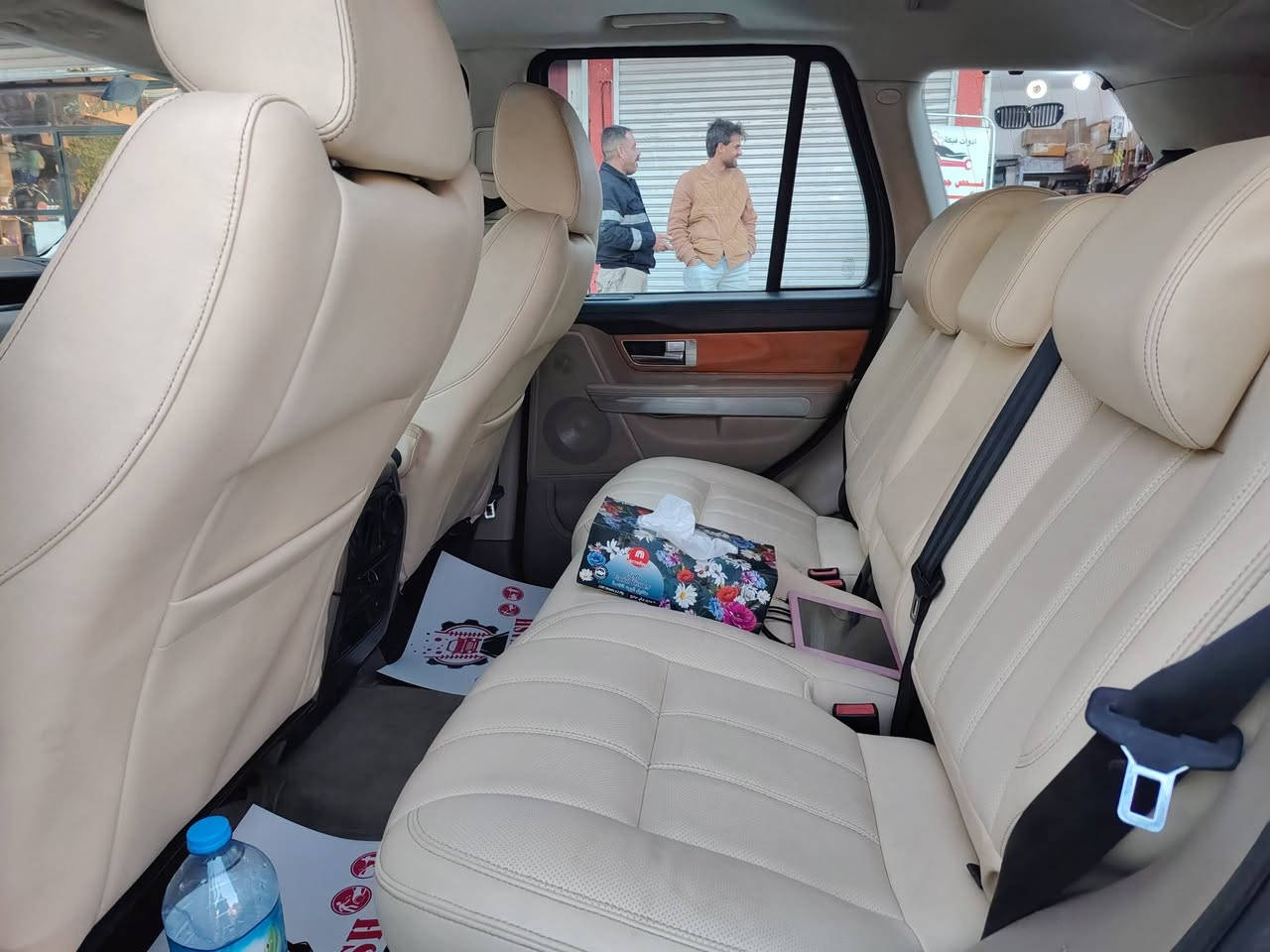 للبيع فقط رانج روفر سبورت
موديل ٢٠١٠ محرك عادي بدون سوبر
فول مواصفات كثر ومحرك وتفرعات جدد قبل أسبوعين شادهن
صدر جديد جوبلسات جدد 
غرفه جديده
تواقصها زوج تايرات فقط
بيها صبغ جاملغ امامي وبنيد للجماليه فقط بدون اي حادث السيارة
السيارة باسمي تحويل ثاني يوم
السعر ١٣٠ ورقه
للاتصال ***********
