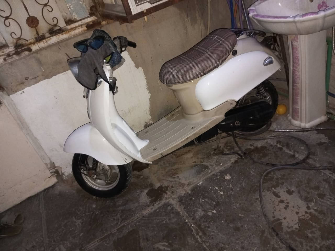 سلام عليكم للبيع دراجه كلاسك نثيه دراجه حلوه ونضيفه الله شاهد بس جاي امشي بيه وطفت تاخذ كوم حديد 100قفل ربع مينزل عنوان الحسينيه مال راشديه راسلني على الخاص او تتصل عليه ***********كلشي شغال كهربائيات هورن كلوبات كلشي
