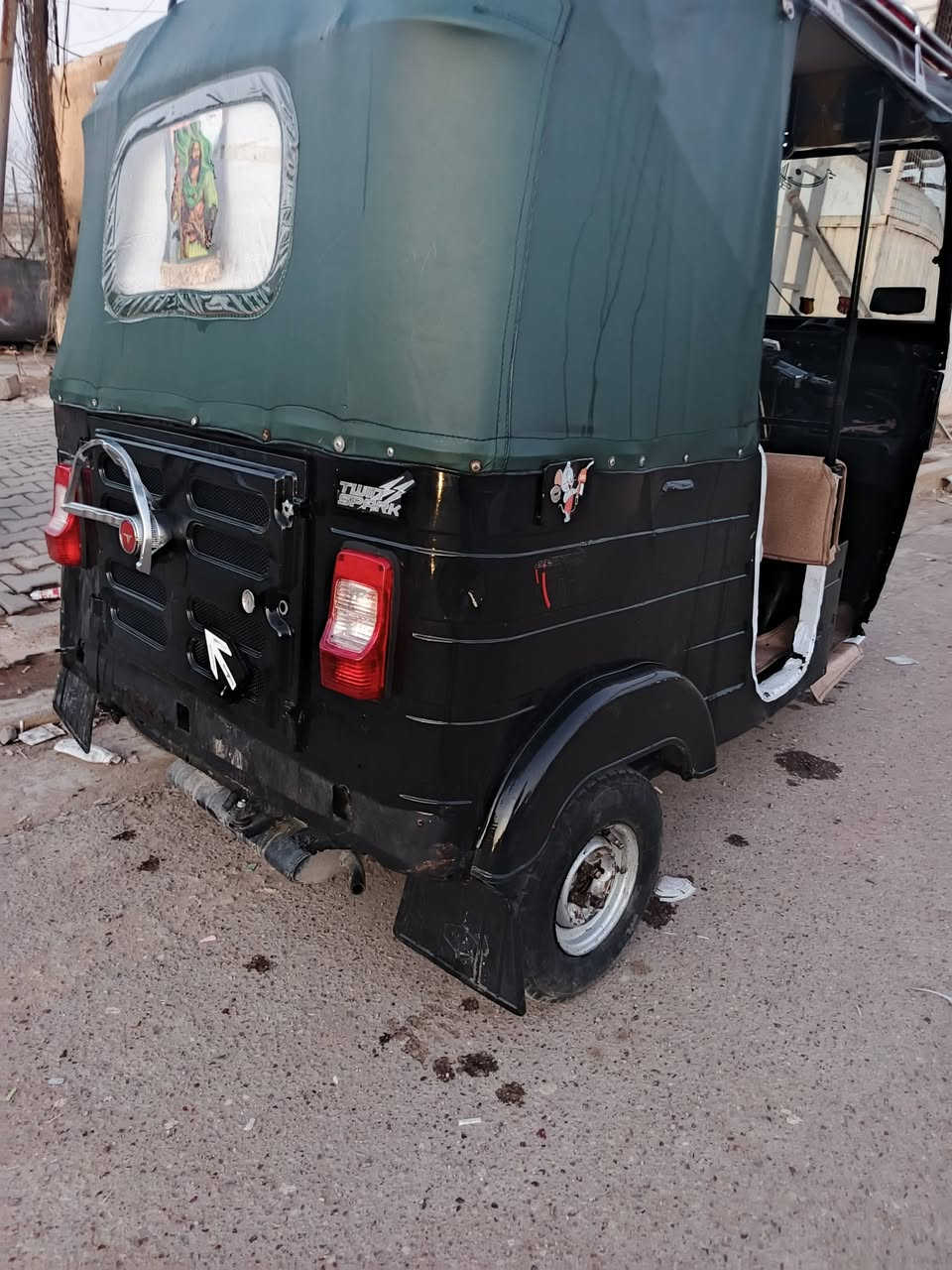 السلام عليكم تكتك للبيع موديل 2017 نضيفه حلوه معمره اوراق اصوليه 7 السعر 4300 وبيها مجال مكانها بغداد الحسينيه الراشديه 
***********
