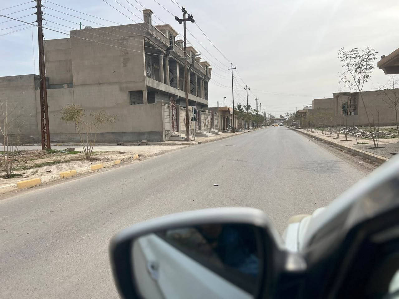 قطعة ارض تجارية ركن حي ةلقادة المساحة٣٥٢ م  الموقع الشارع الحولي قادة قادسية المؤدي الى الكورنيش وسايدين العلوى روضة طيور الجنة الواجهة على الشارع العام ٢٣م ونص العمق ١٥م تصلح محلات او عمارة تجارية اوسكنية السعر ٢٠٠مليون قابلة للمعاملة للاستفسار أكثر مراجعة مكتب الزغيت اوالاتصال على الرقم ***********
