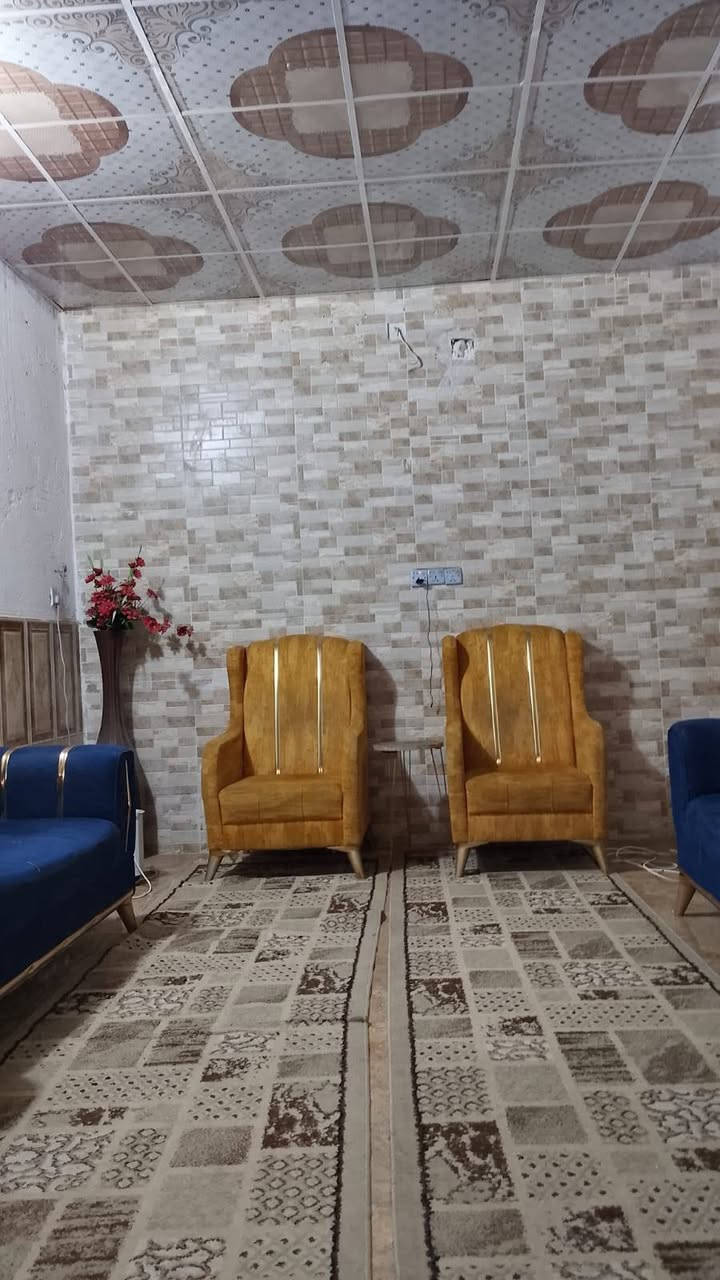 السلام عليكم
اللهم صل على محمد وآل محمد
 بيت للبيع في حي الجهاد شارع الزنابرة قريب على التارتان مساحة اكثر من 350 متر
مبني غرفتين وهول واستقبال ومطبخ وحمام داخلي وخارجي ويحتوي على حديقة ويحتوي على درج حلزوني 
للأستفسار الأتصال  *********** واتساب أو خاص.
