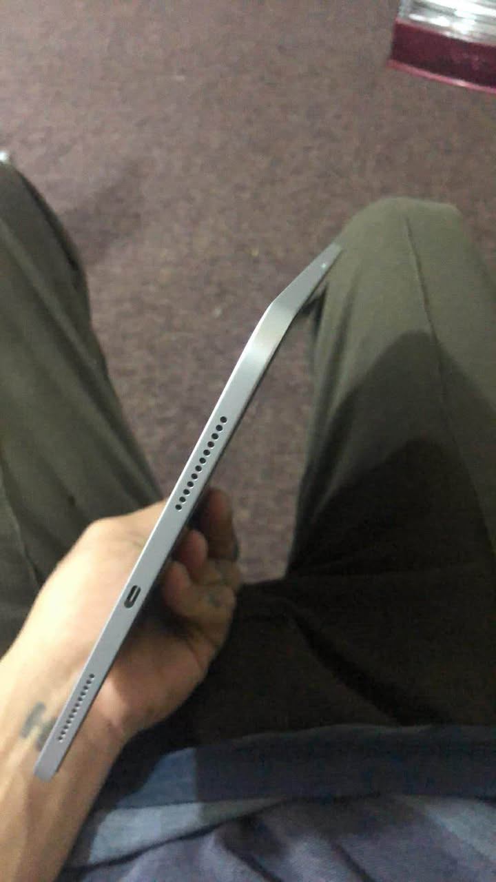 سلام عليكم ايباد 11 A16 / ذاكره 128 بطاريه 100 عدد دورات الشحن 95 بعدة بضمان ينتهي الضمان بشهر 9 نضيف كلشي مابي  غ راضه كامله ويا فقد زر التشغيل مخلوع شكل عندي وخلعته وما مأثر عل جهاز ابد تشغله طفي طبيعي الله شاهد وتكدر تبدله دكمه ب 15 الف ولجهاز ما مفتوح ابدً نضيف وتاخذه عل فحص سعرة 325 بي مجال حك جيه مكاني بغداد وهاذ رقمي شراي تفضل خاص مو شراي لاتعبني فدوة ***********
