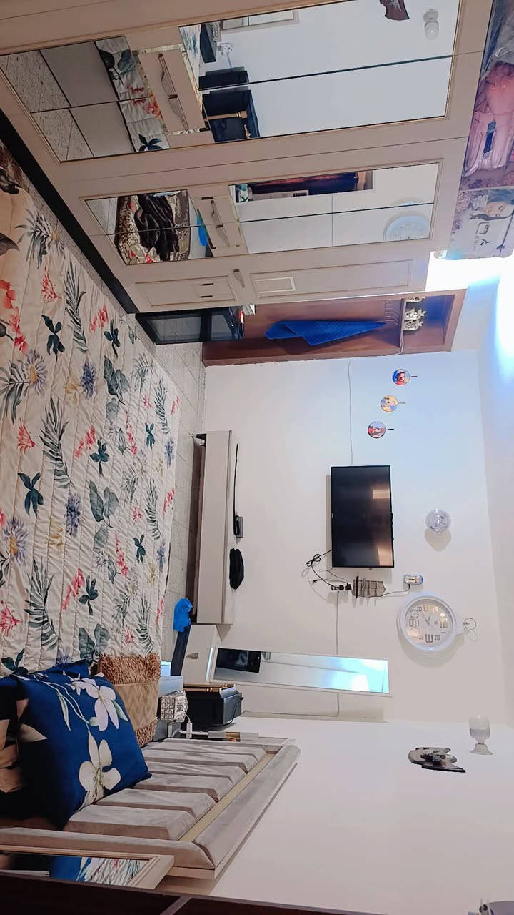 غرفة تركية اصلية كنتور 8 ابواب، حديثة وجديدة، مستعملة كم شهر فقط، السعر النهائي 900 ألف،

***********
