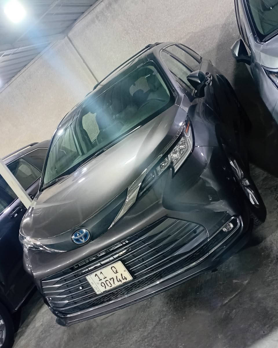 السلام عليكم للبيع سينا هايبرد موديل 2024 حادثها موضح بالصوره للاستفسار ***********
