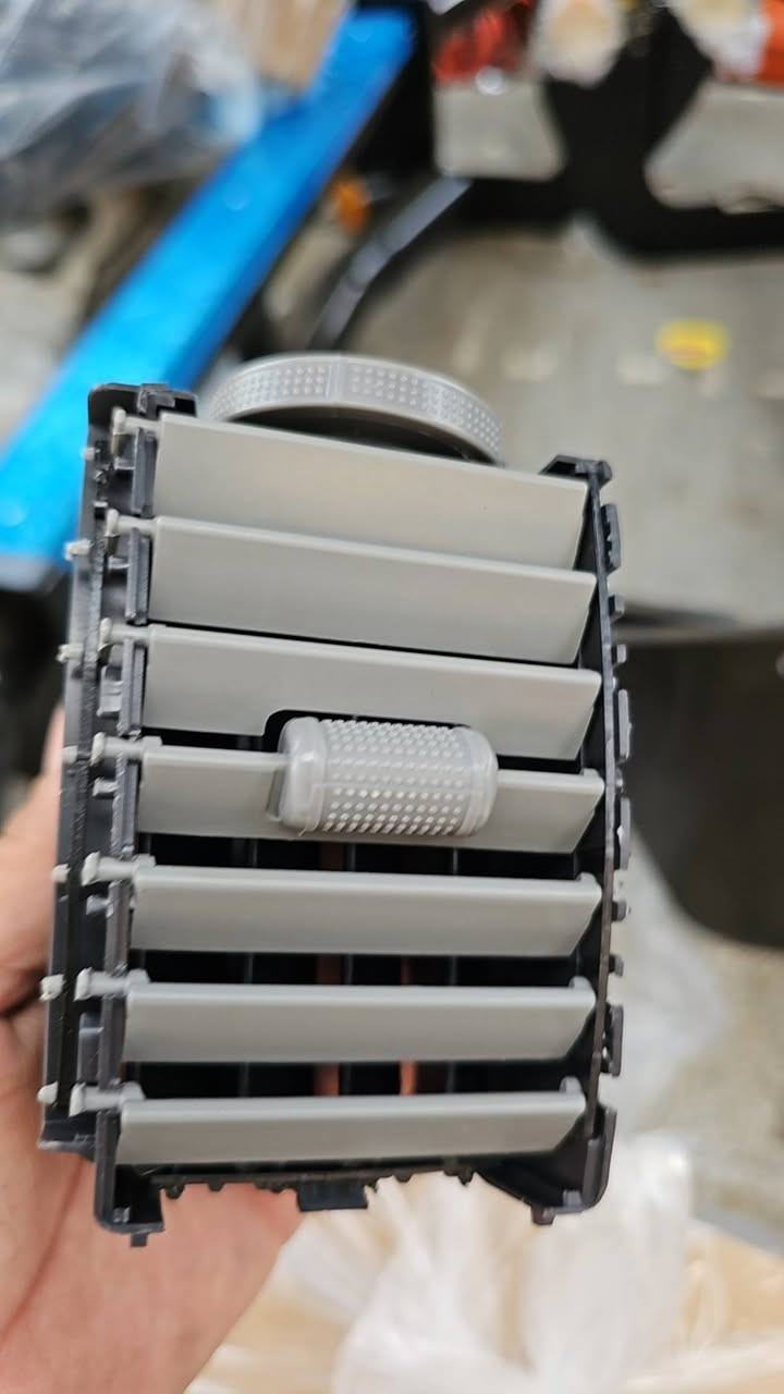 السلام علیکم داشبول هایس ناصی کامل موجود  حتا بیە کفر مال ماسیعە  او براکێت حدید
***********
***********
