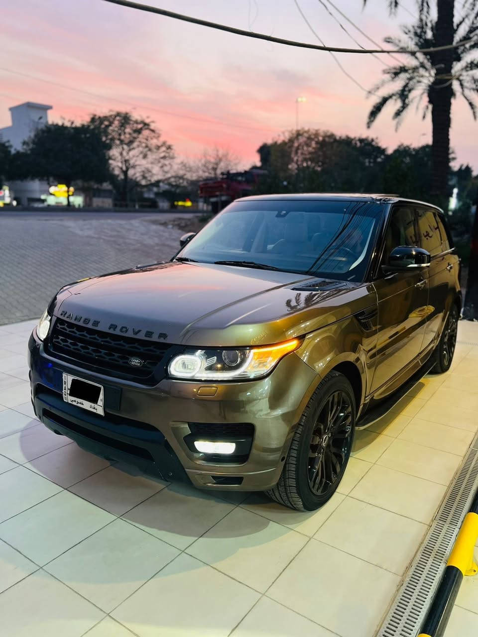 سلام عليكم
رانج روفر 2014 سبورت 
وارد الماني ضمان دولي بدون حادث فقط صبغ دعاميات وشبر بين الباب والجاملغ الخلفي 
مواصفات 
شاشة جبيره 
كامرة 
بيبان شفط
جكات 
بجم زنون دينامك
ثلاجه
كشنات جلد 
رادرات جانبيه
بانورما 
6 سلندر 
رقم بغداد هزة جديدة بدون نقوصات بدون اي مسج 
العنوان بغداد اليرموك 
***********

