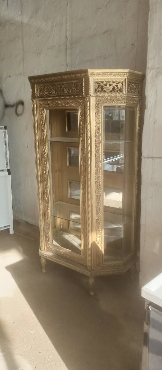 باترينه البيع ٥٠ وبيهه مجال ***********
