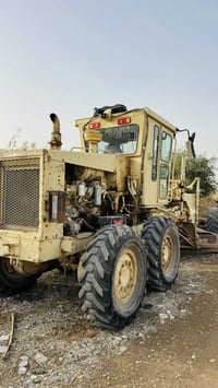 للبيع كوماتسو 605 موديل 1988 مكفوله. من كلشي رقم واسط باسمي السعر دفتر...
