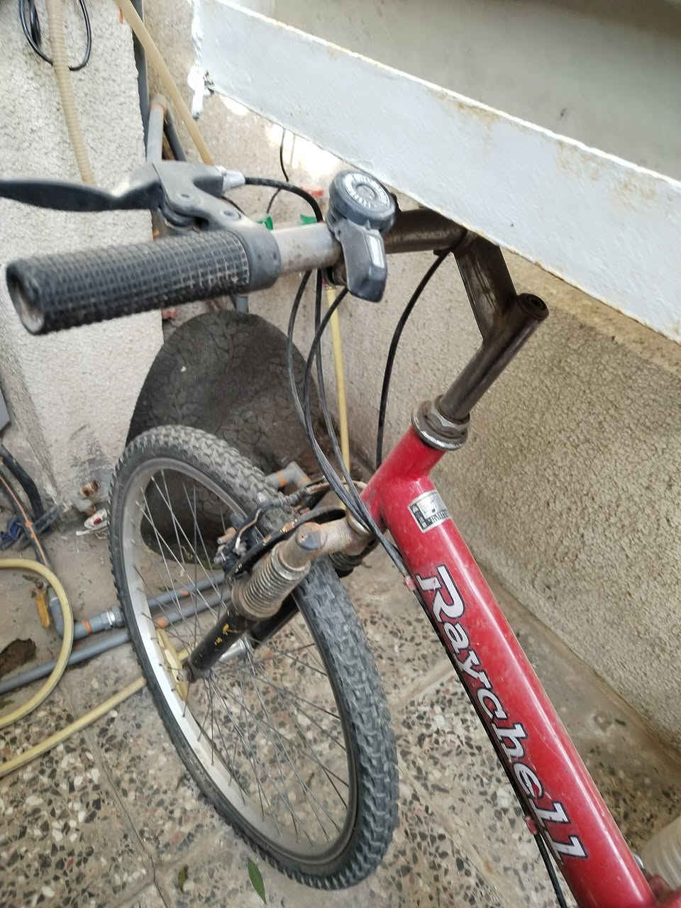 السلام عليكم بايسكل جبلي للبيع اشتريتة جديد استعملتة شهر وتركتة كلشي ما بيه دبلاتة تشتغل اخو الجديد السعر 60 وبيه مجال مكاني السيدية شارع اربعين للتواصل *********** واتساب
