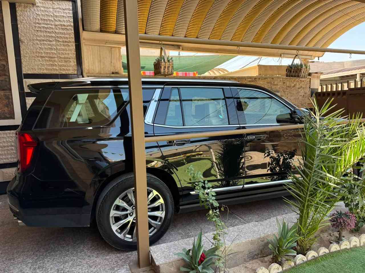 السلام عليكم للبيع جمسي دينالي 2023 رقم بغداد ب اسمي شخصيا ماشي 64 الف حقيقي ضمان شركة المنصور السيارة استخدام شخصي 

سيارة مغلفة PPF اصلي من زيرو و عليها تخم تاير جديد و سيارة كل صيانتها بالشركة مع بصمات عدد اثنين  الهوك بعدة ما مشدود و السماعات كذالك بعدهن ما مفتوحات و الأرضيات مالتها موجودة مال الشركة و كذالك الكتلوكات و كل العدة مال الشركة ما مستخدمة 

سيارة مكفولة كفالة عامة من الصبغ الفتح البارد التبديل مكفولة حتى من الدبل كود وبيها سونار حتى دعاميات مكفولة 

مواصفات السيارة معروفة محرك 6200 كير 10 نمر شاشة ديجتال جكات دوسات كهربائية فوريل 4 أنظمة قيادة ثلاجة شاحن وايرلس 
كشنات تدفئة تبريد خزن ميموري كهرباء كشن رجاج تحذير كشنات خلفية منفصل VlP جنطة كهرباء شاشة حجم كبير كامرات 360 درجة شاشات خلفية بلادي استيرن كهرباء وتحكم جنطة خلفية كهرباء كشنات خلفية كهرباء حتى 7 راكب كهرباء وباقي المواصفات المعروفة 

مكان السيارة بغداد 

 

رقم الهاتف ***********
