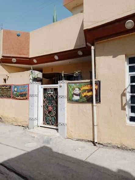 بيت للبيع حي الحسينيه مقابيل عماره ناهي الشيال 100 متر مربع الاستفسار على الرقم ***********
