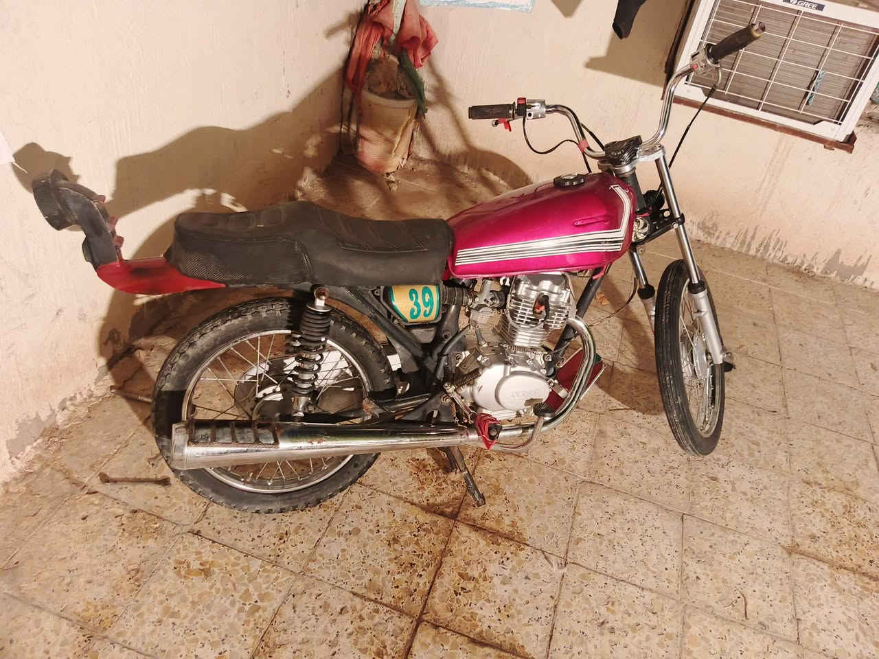 سلام عليكم دراجه للبيع نامه تعمير 24كلها حته شاصي شلامجه مكينه شلامجه برغي مامفتوح  شوفت عينك كلك مكان ناصريه مكلف بل نشر  رقم ***********تحياتي 🍒
